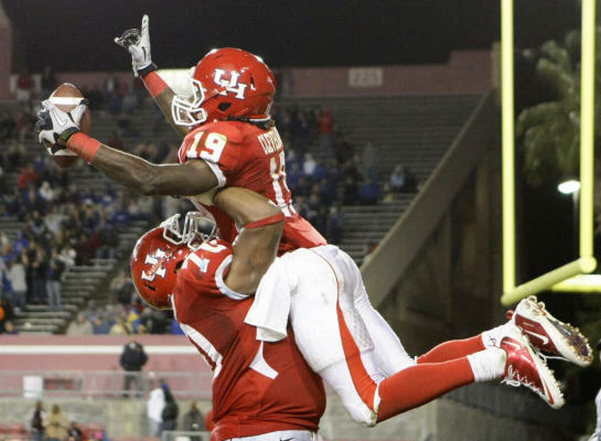 UH wide receiver James Cleveland (19) celebrates his touchdown catch with offensive linesman Chris Thompson (70) in the fourth quarter.