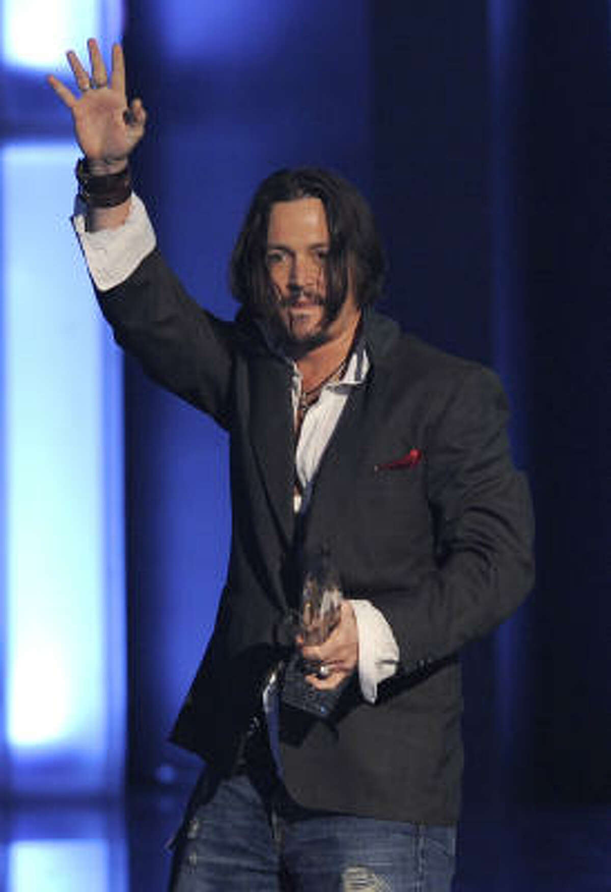 Johnny Depp accepts the award for favorite movie actor of the decade arteyett the People's Choice Awards on Wednesday Jan. 6, 2010, in Los Angeles.