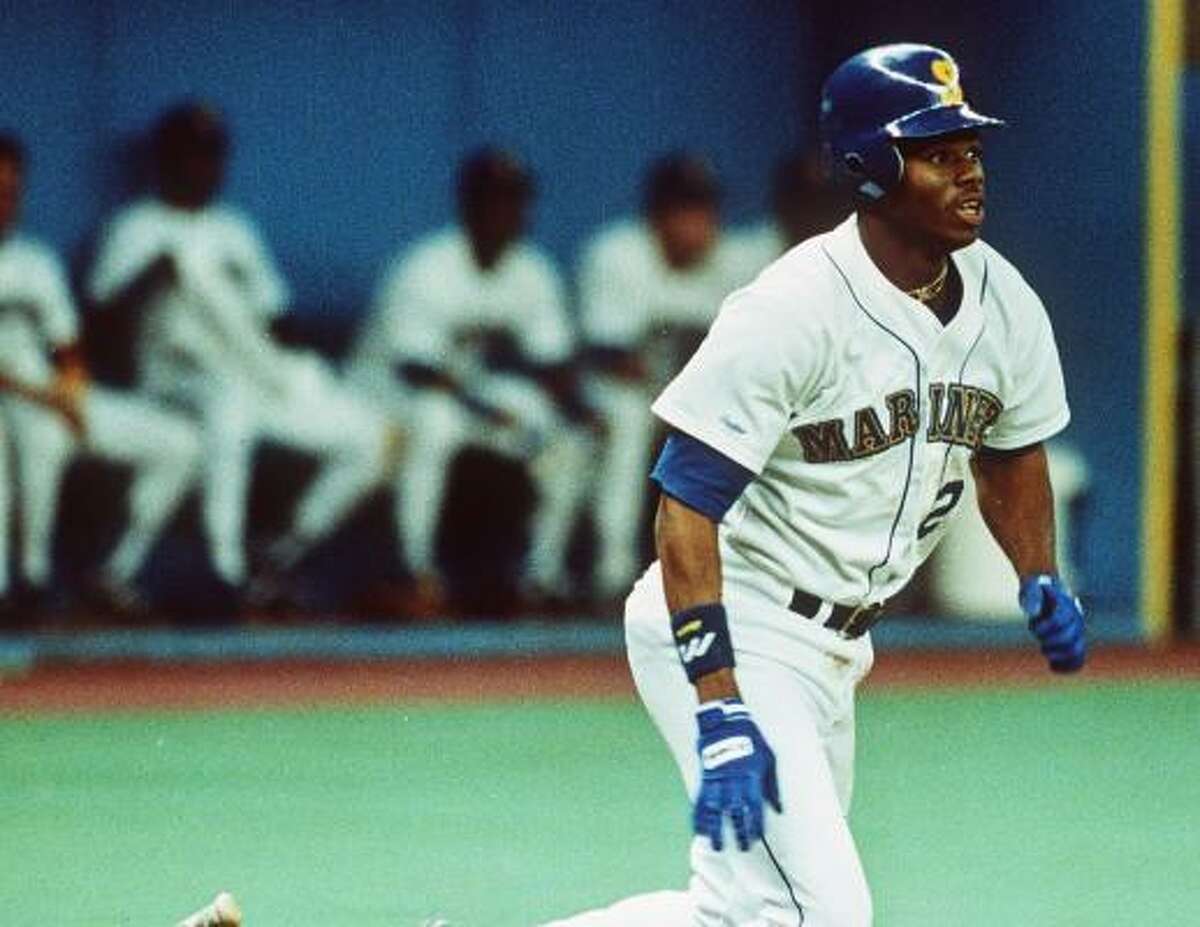 A look at Ken Griffey Jr.'s first and last MLB hits 