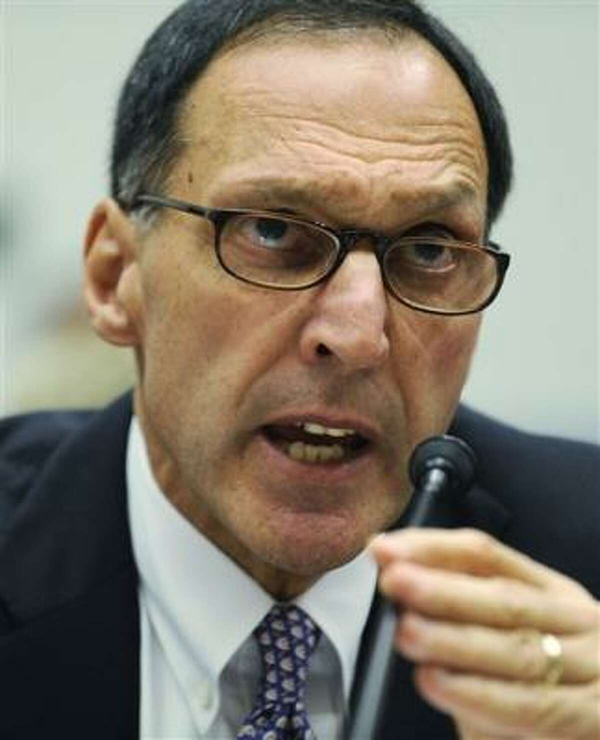 Foto del 6 de octubre del 2008 del director general de Lehman Brothers Holdings Inc. Richard S. Fuld Jr., declarando ante el Comité de Supervisión y Gobierno de la Cámara de Representantes en el Capitoio de Washington, que volvió a declarar ante los legisladores el 20 de abril del 2010.