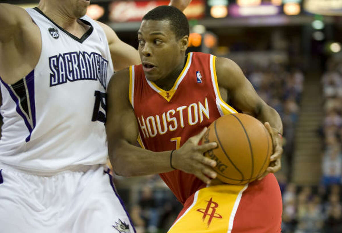 Kyle Lowry scored 14 points off the bench for the Rockets in their road win.