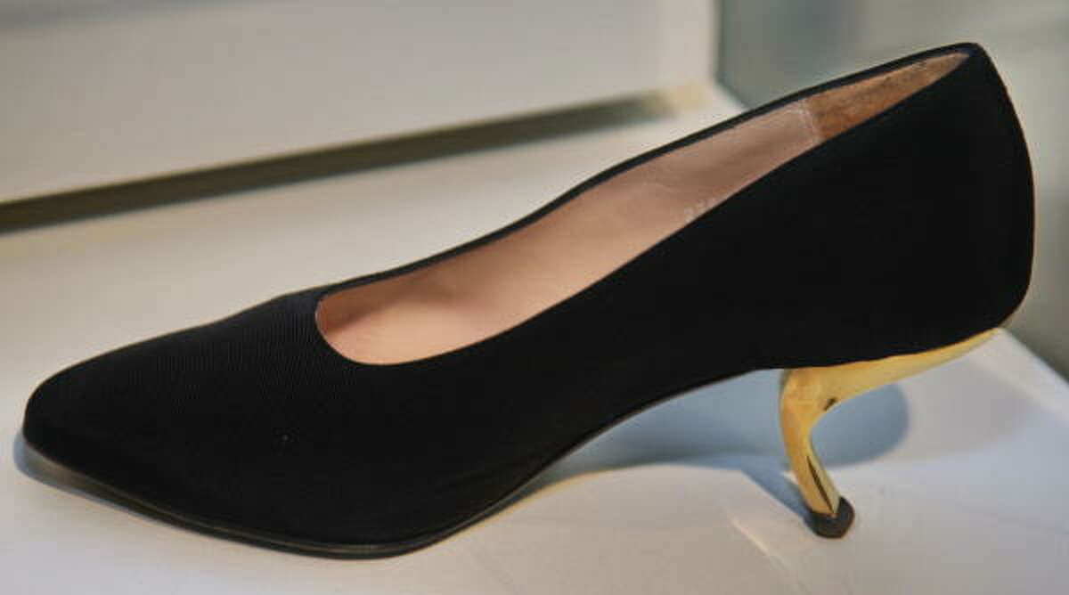 A 1993 Delman pump with "comma heel" is displayed at the shoe exhibit in New York's Fashion Institute of Technology.