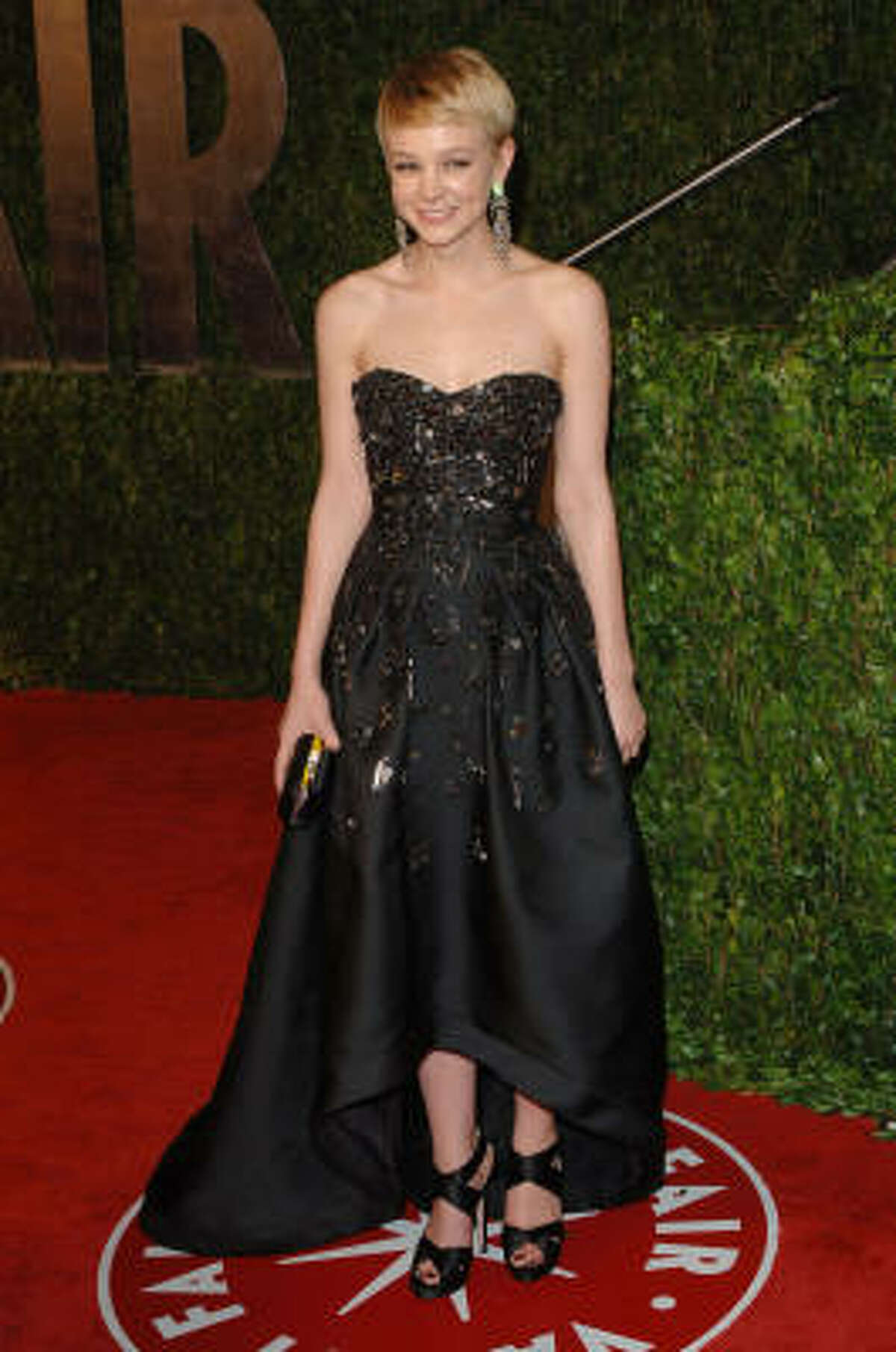 Can't decide on whether or not you want a short or long dress? Try a design like Carey Mulligan's.