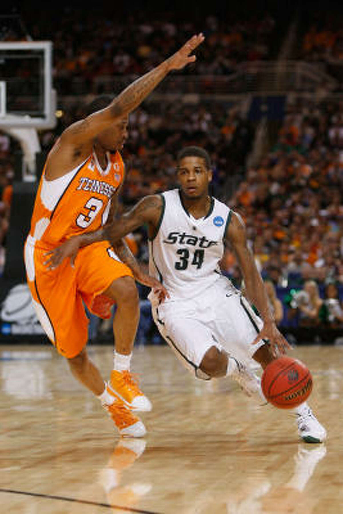 Michigan State's Korie Lucious drives to the basket against Bobby Maze.