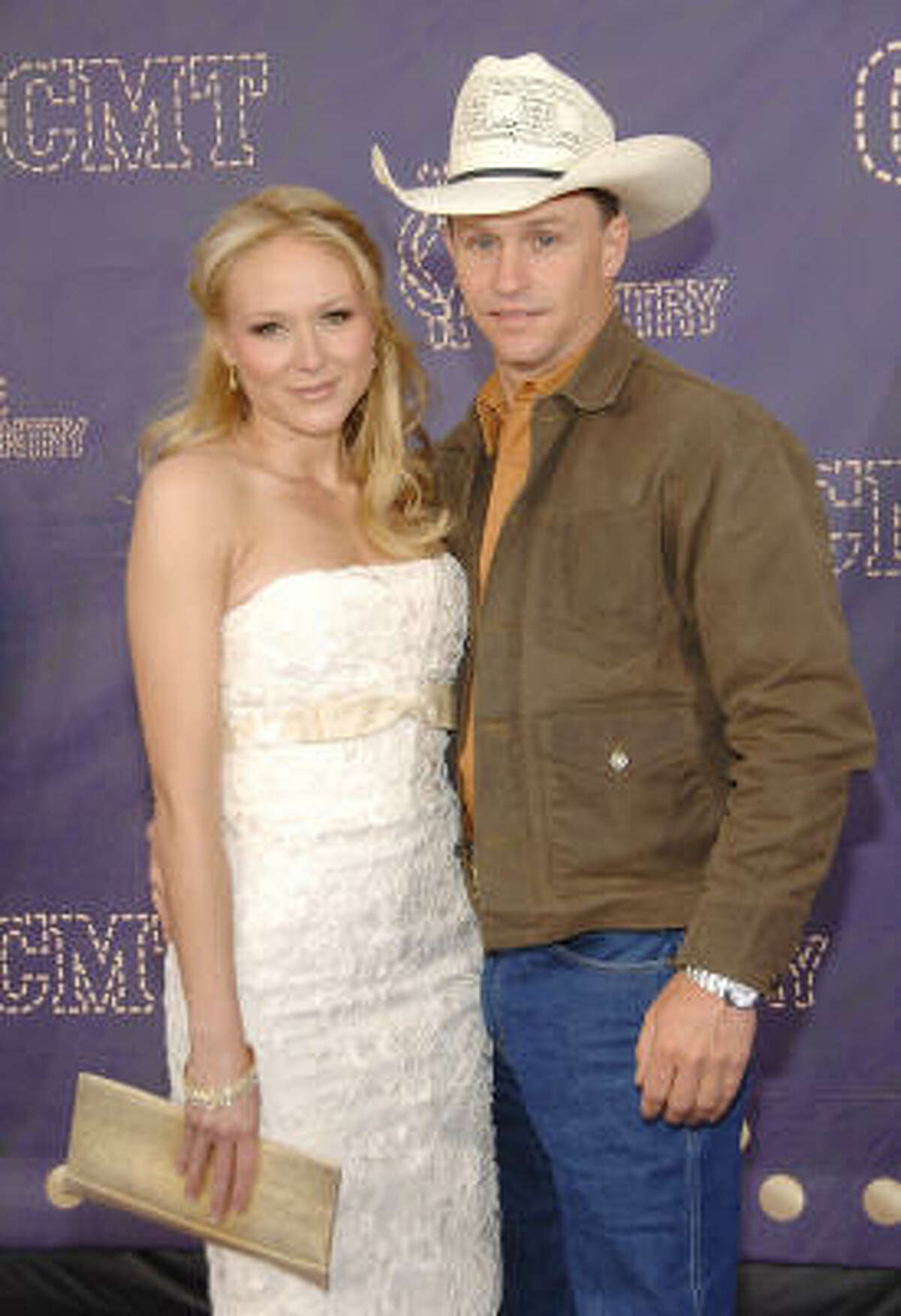 Singer Jewel married her boyfriend, rodeo champ Ty Murray, in 2008 after 10 years together. Jewel said marriage needed to be taken seriously and there was no rush. Not to mention all of the friends they had that were married and divorced already.