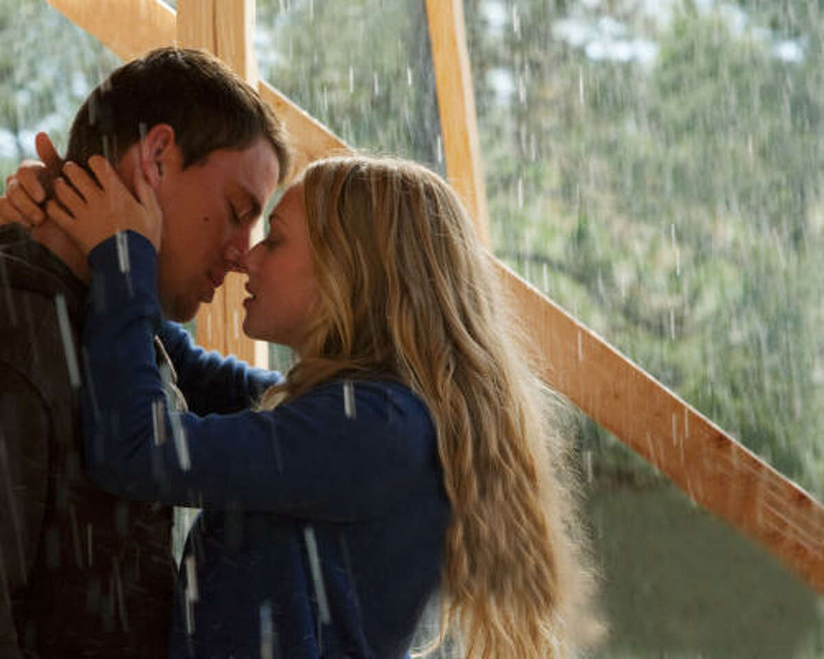 Dear John: In theaters on Feb. 5, we can guess from the title how this movie ends.