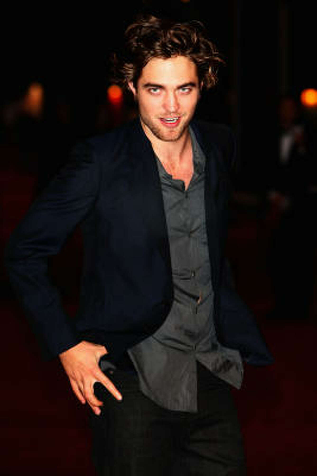 Robert Pattinson's mussed up hair and laid-back style make the tween girls swoon.