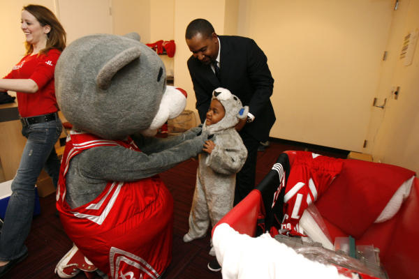 Rockets to hold open auditions for 'Clutch the Bear' mascot