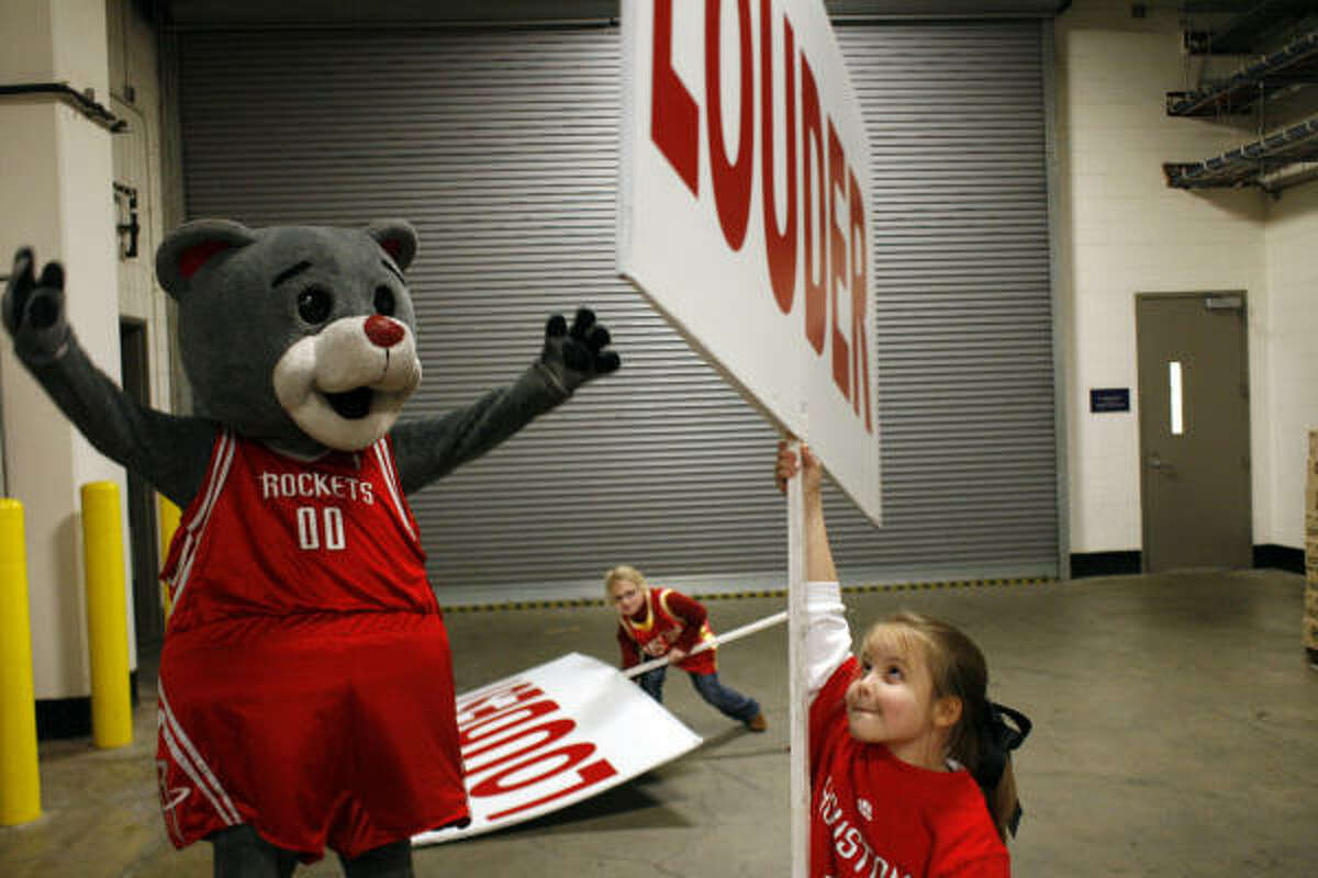 Rockets looking for a new Clutch the Bear