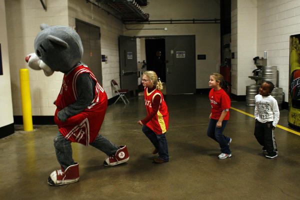 Man behind Rockets mascot 'Clutch' retiring - ABC13 Houston