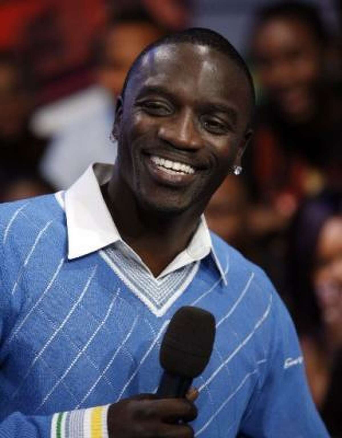 Akon. Aliaune Badara Akon Thiam was born in Dakar, Senegal, where more than 90 percent of the population is Muslim.