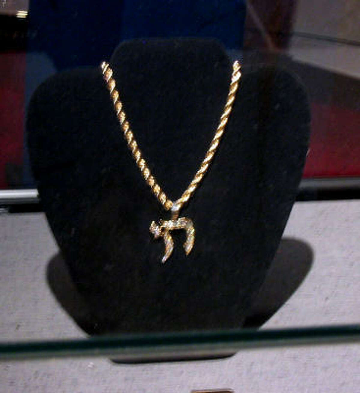 Judaism : Elvis, whose maternal grandmother was Jewish, wore a diamond-studded necklace with the Jewish letter “chai” on it, a symbol for life with God. It’s now on display in Graceland.