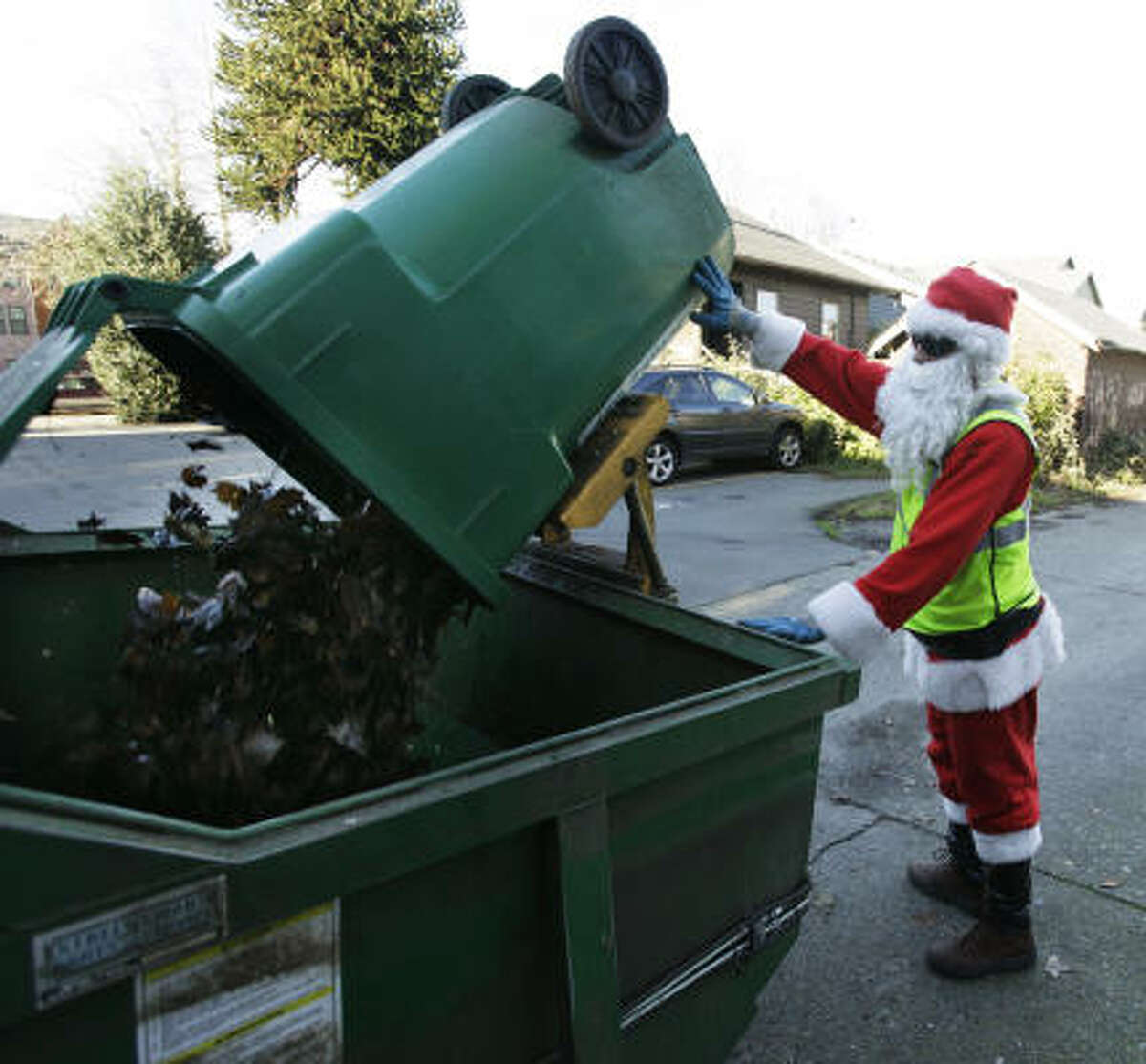 How many tons of yard trimmings, brush and green waste were recycled in Texas in 2013?