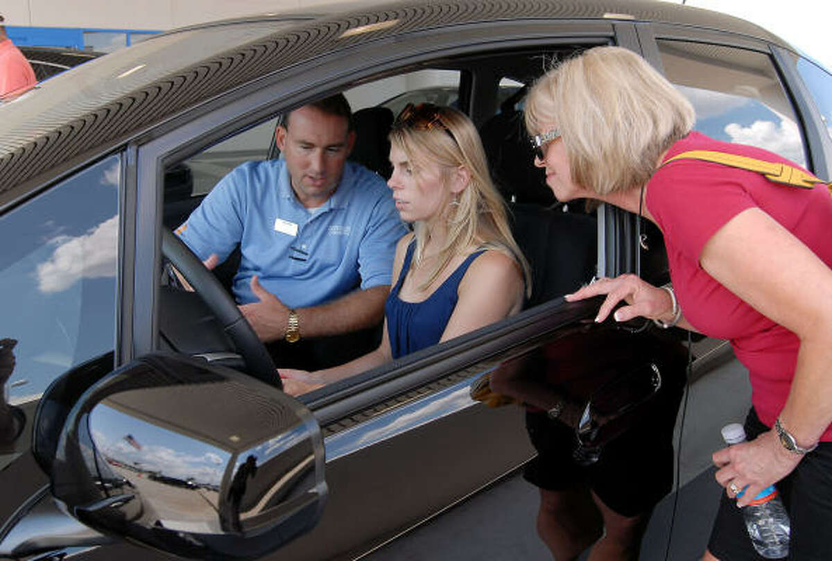 New car dealerships in Texas offer huge employment