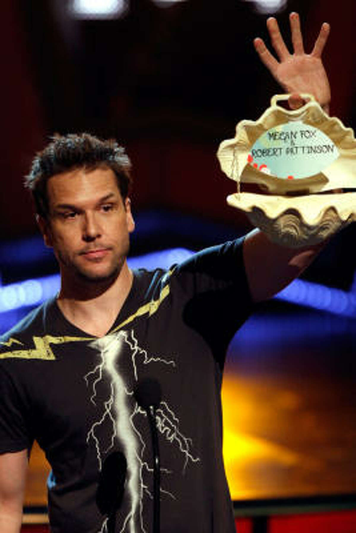 Dane Cook Gets Booed For Vanessa Hudgens Joke Dane Cook Gets Booed For Vanessa Hudgens Joke