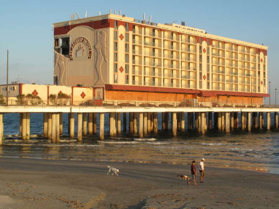 Galveston demands action on Ike-battered Flagship Hotel - Houston Chronicle