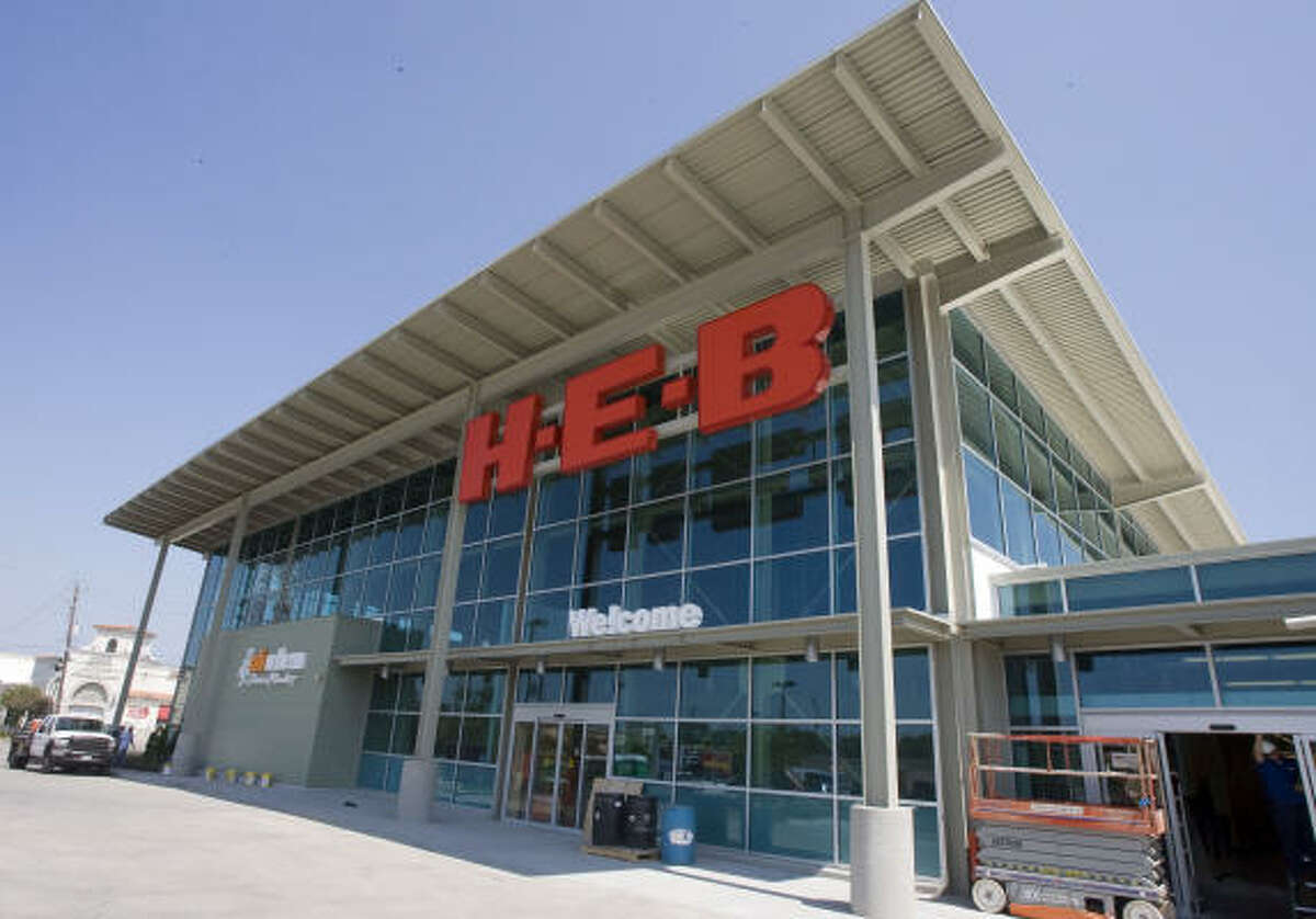 The H-E-B Buffalo Market store under construction will be similar to the H-E-B/Central Market hybrid in The Woodlands.