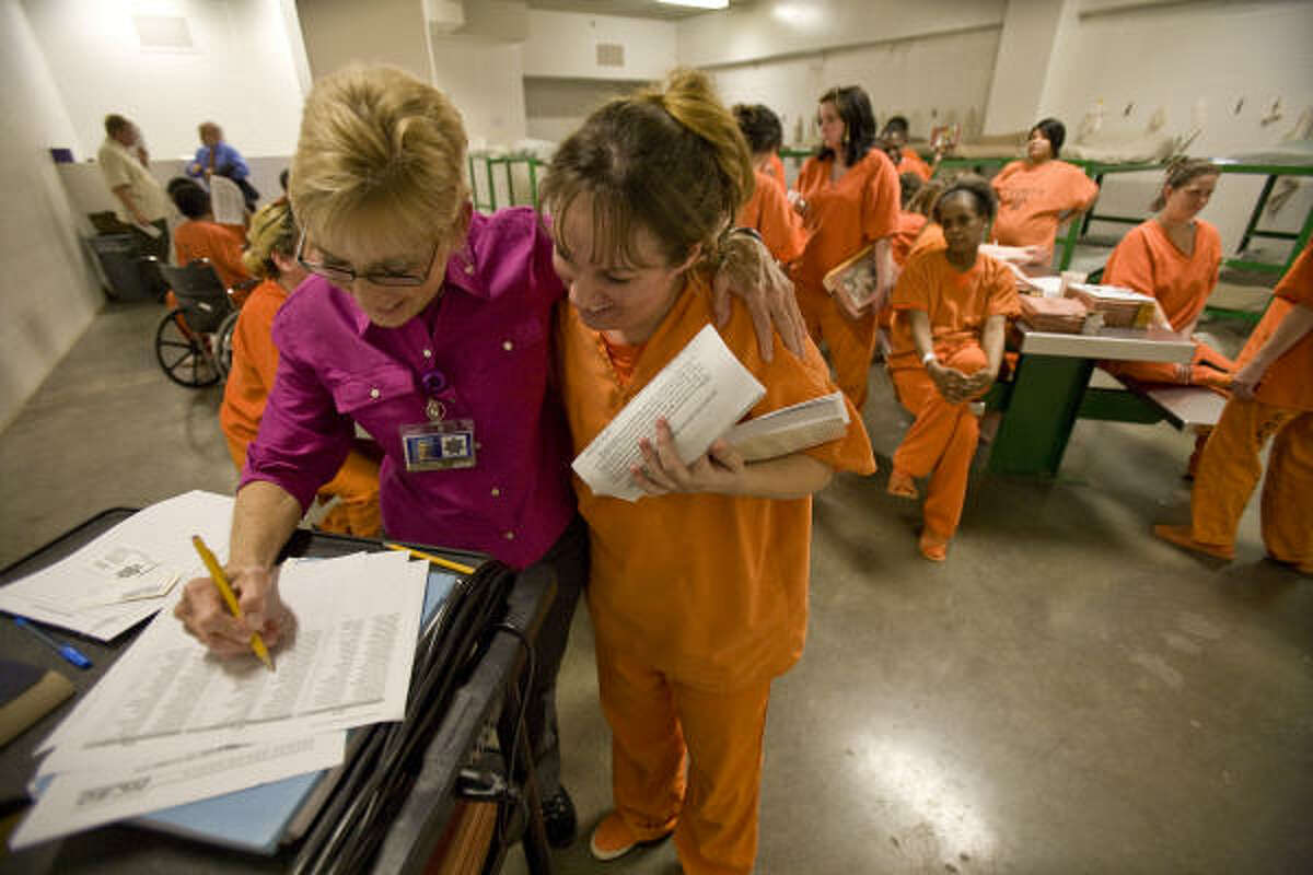 For inmates, getting clean means getting in a long line