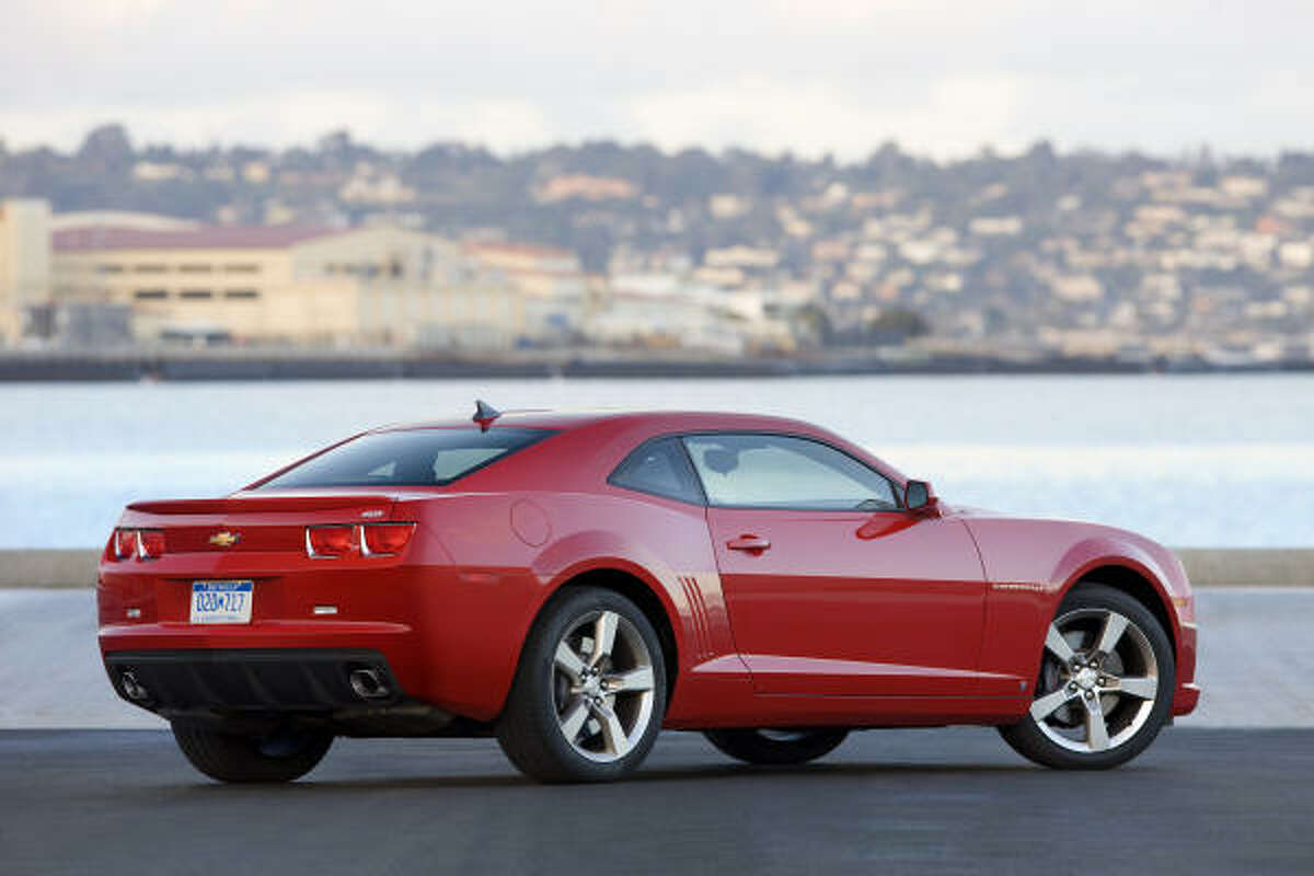 Chevy S New Generation Camaro Blends Old School Charisma Modern Edginess