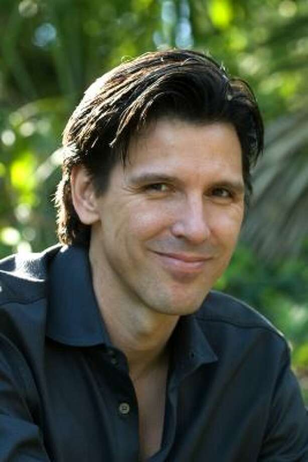 Yolanda oscar casares analysis picture