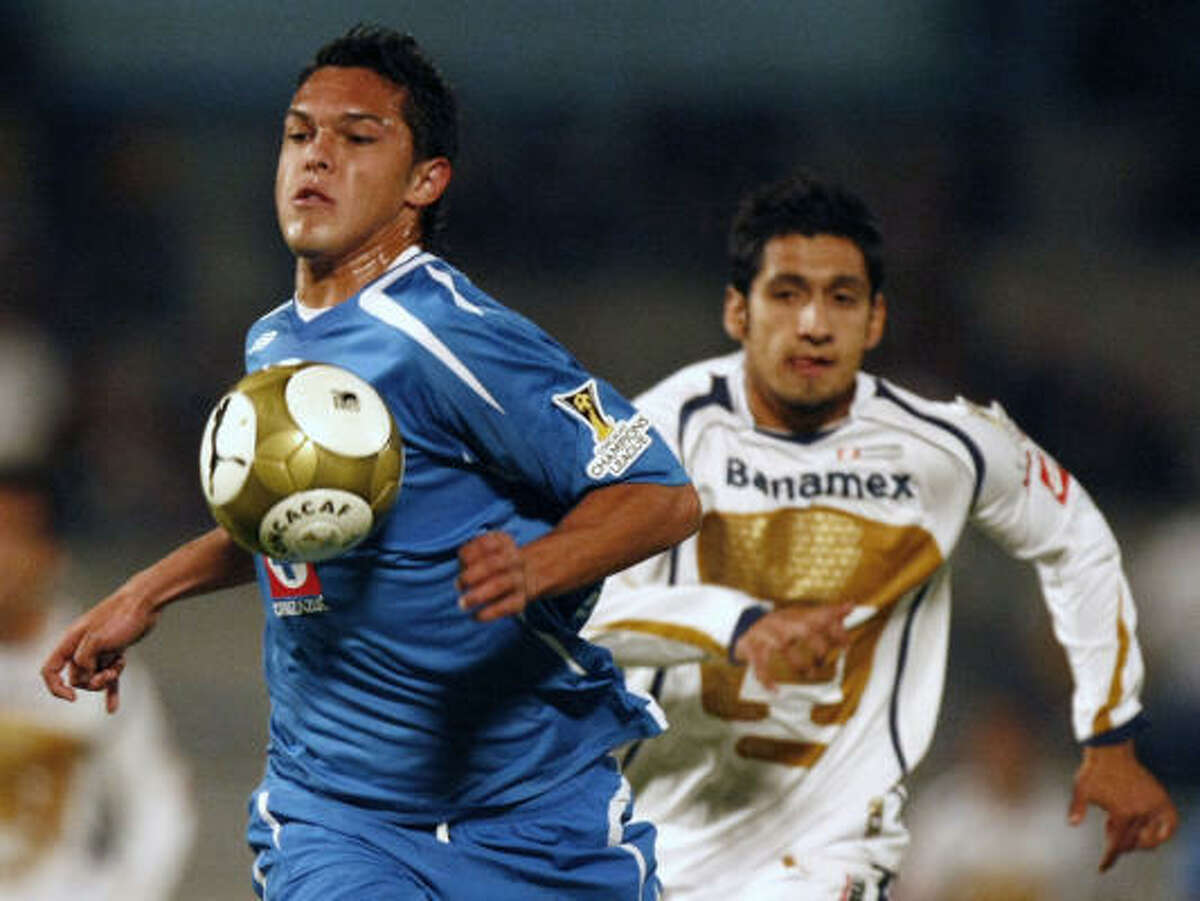 Luis Angel Landin, left, of Cruz Azul, is unhappy with his situation there and could become the first Mexican First Division star to join the Dynamo.