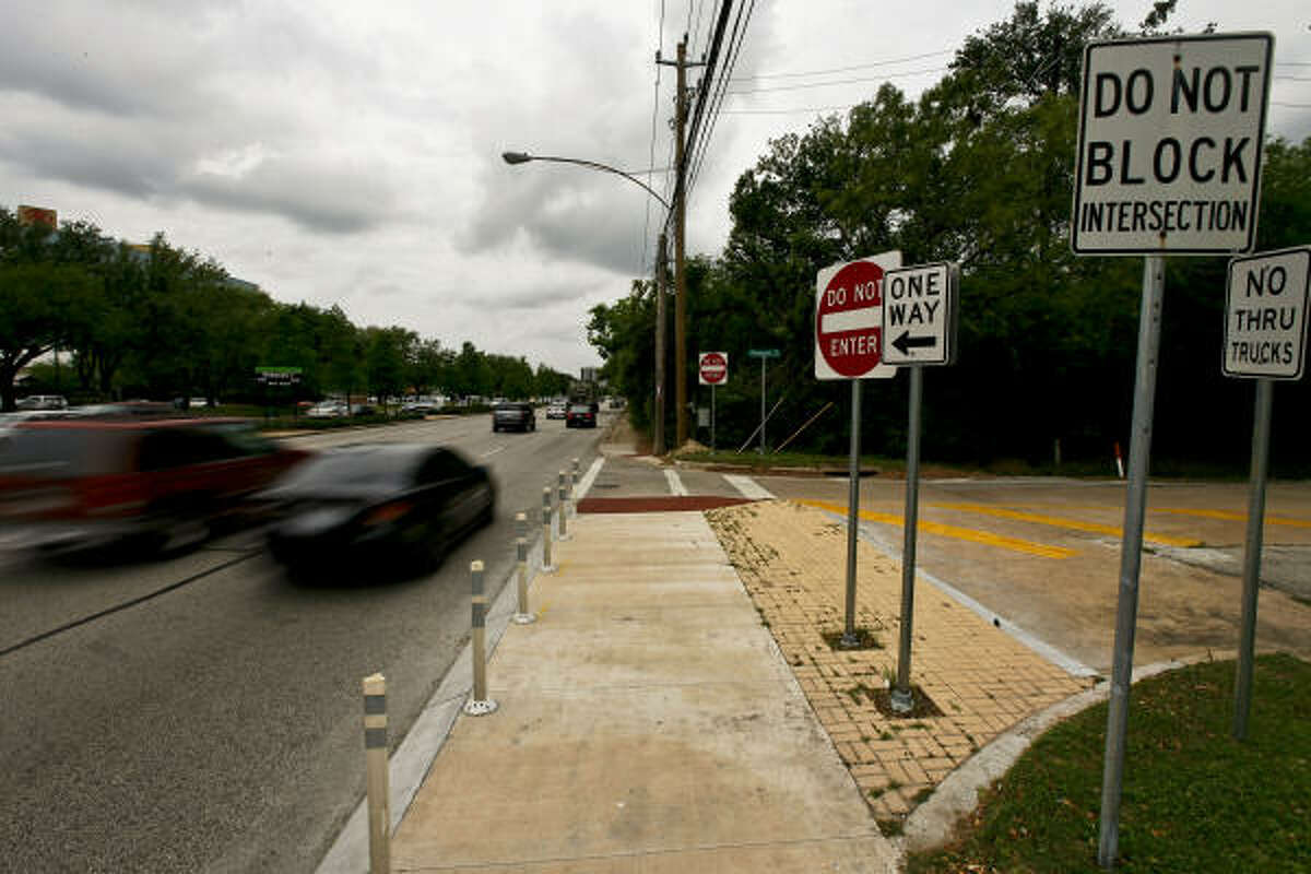 When residents in the Rivercrest area got the city to block their street from cut-through traffic, the problem moved down Westheimer to the once-quiet lanes of Briargrove Park.
