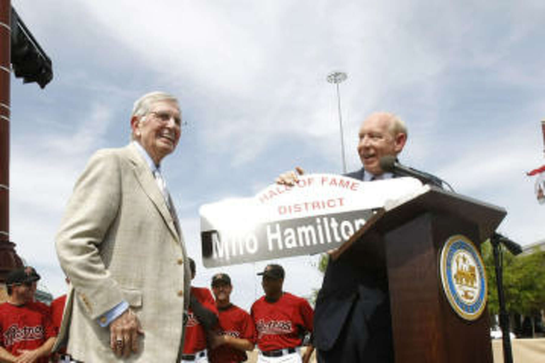 Astros to honor Milo Hamilton with jersey patch - The Crawfish Boxes