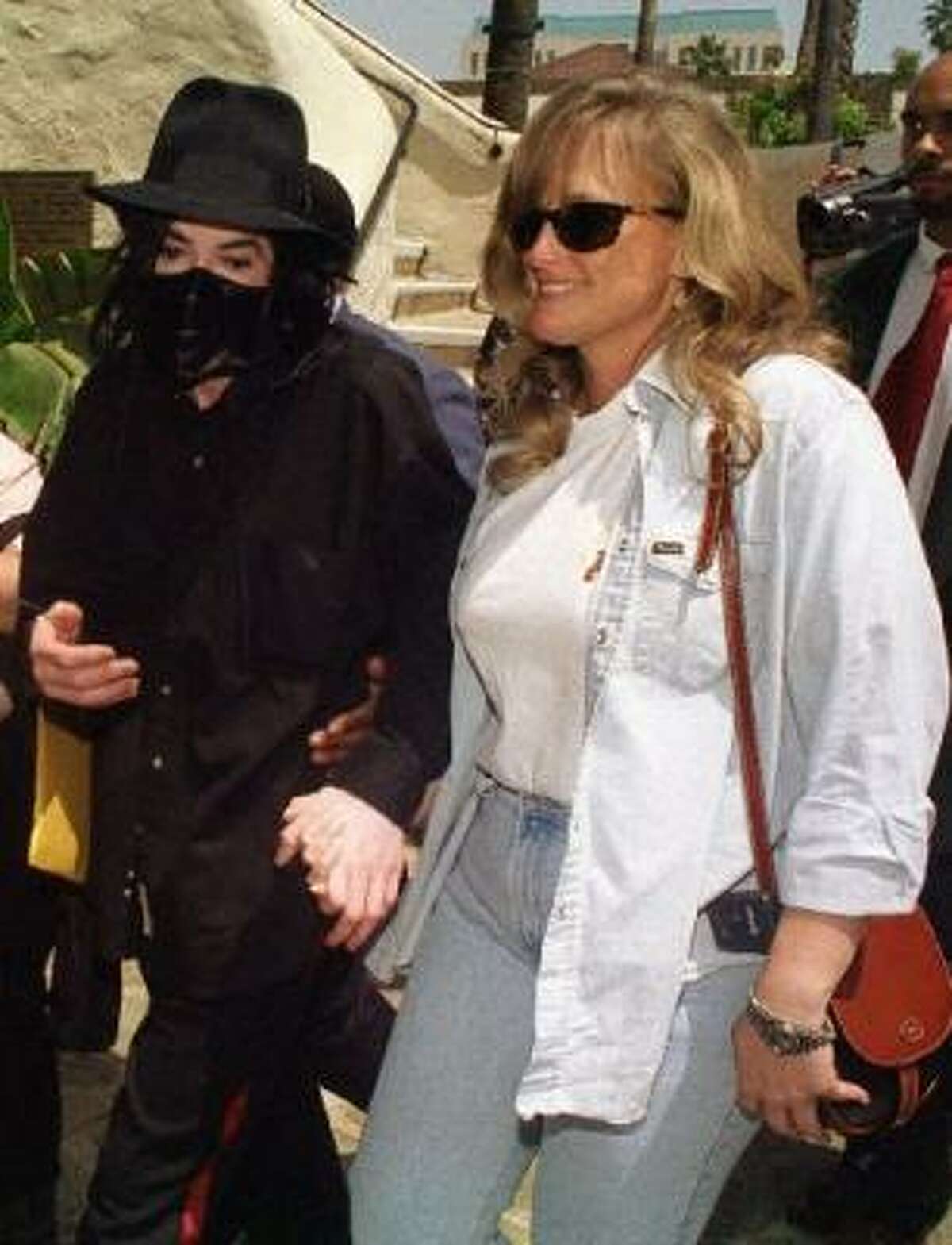TMZ.com is alleging the two children Michael Jackson’s ex-wife Debbie Rowe gave birth to were conceived using anonymous donated sperm and eggs.