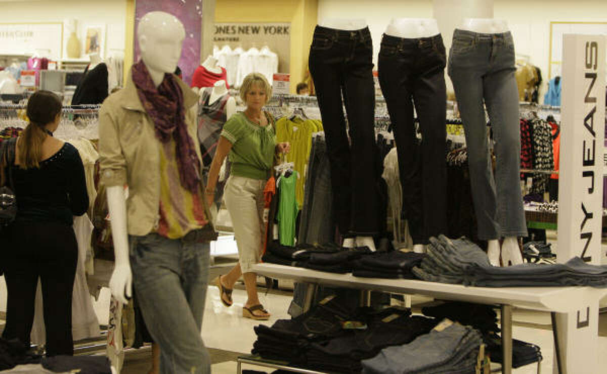 Retooled Deerbrook Macy's aims to bond with customers