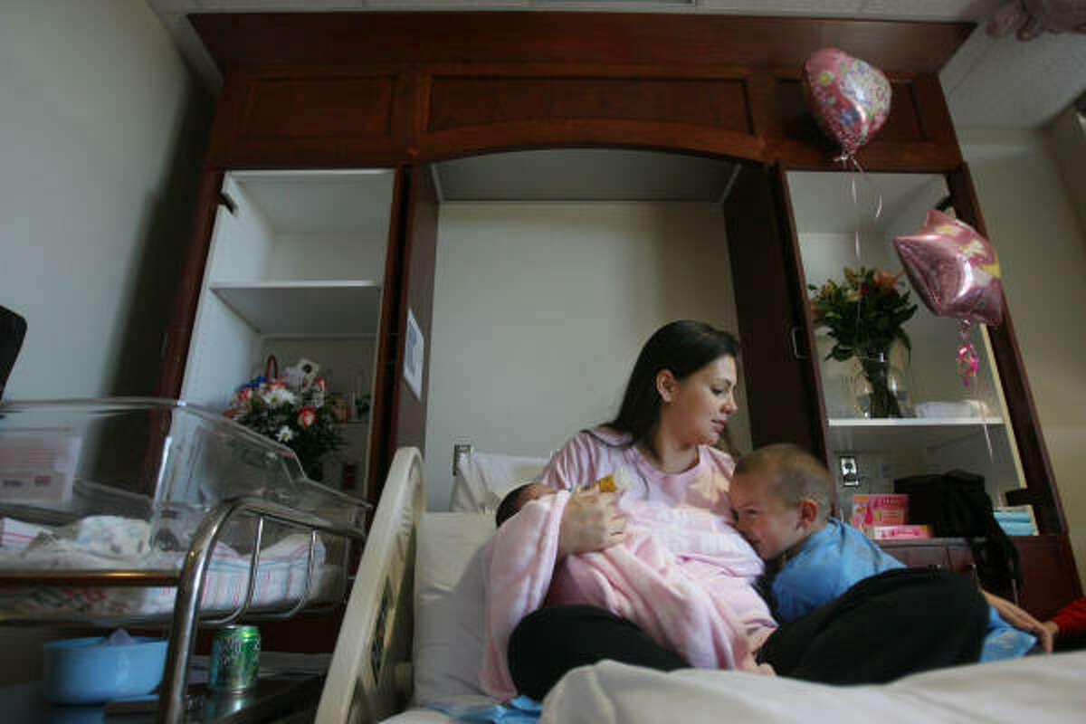 Houston Hospitals Compete To Lure Expectant Moms