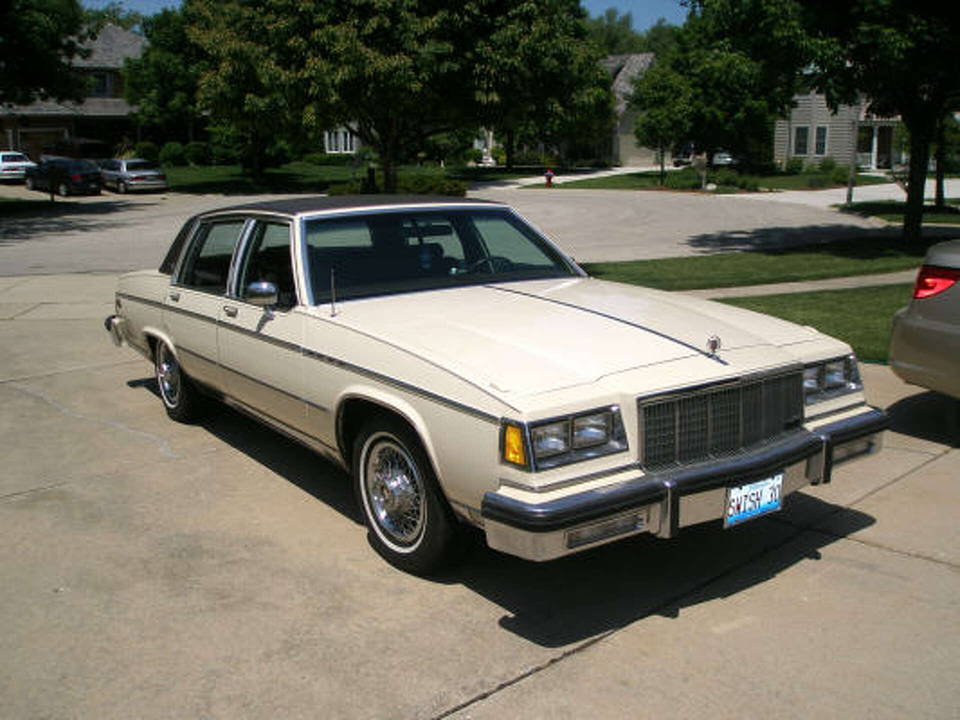 84 Buick Electra Park Avenue 5.0 V 8 Last of GM big cars