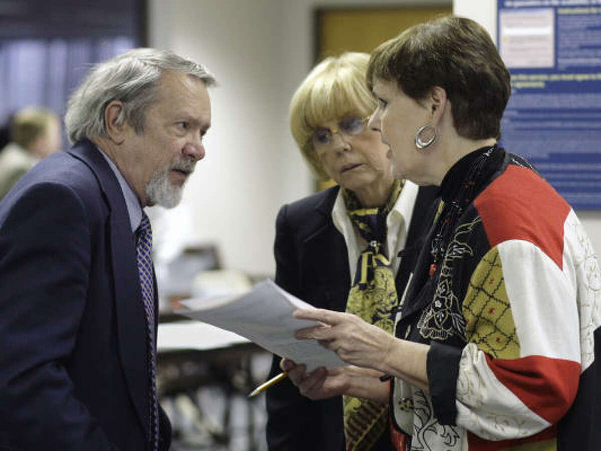 Board of Education members Geraldine Miller (center) and Patricia Hardy confer during this week's meeting in Austin. With them is Ronald Wetherington, a science adviser to the panel.