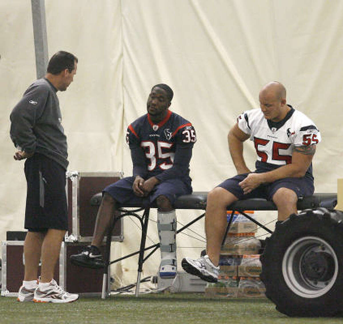 Texans head coach Gary Kubiak (left) got his start as a play-caller when Mike Shanahan turned the duties over to him in Denver.