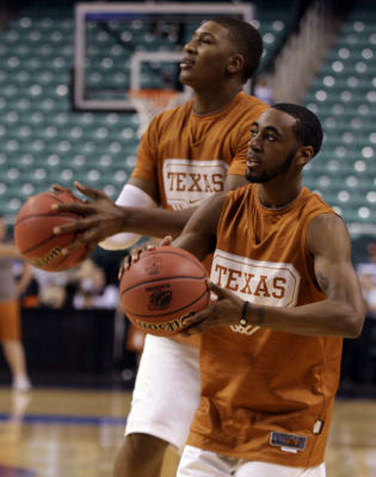 Texas’ inside-outside combination of Dexter PIttman, left, and A.J. Abrams warm up Wednesday.