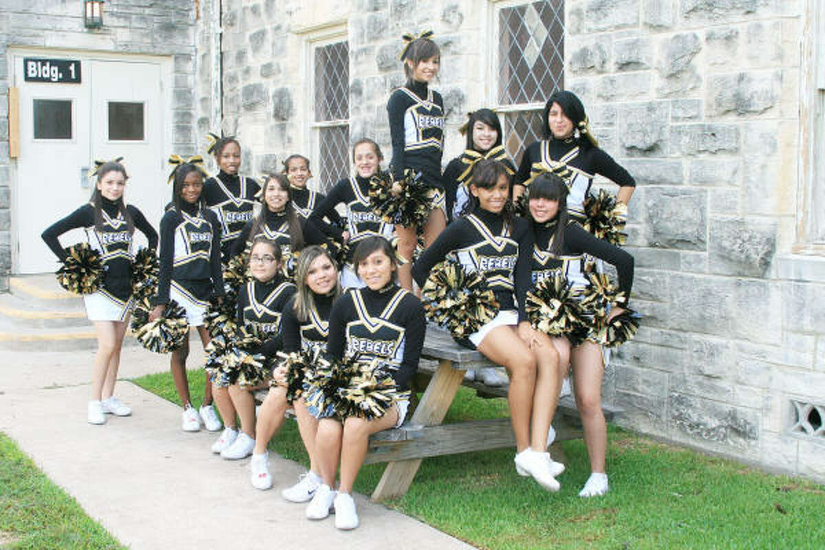 Mount Carmel cheerleading squad sets goals to include winning a title