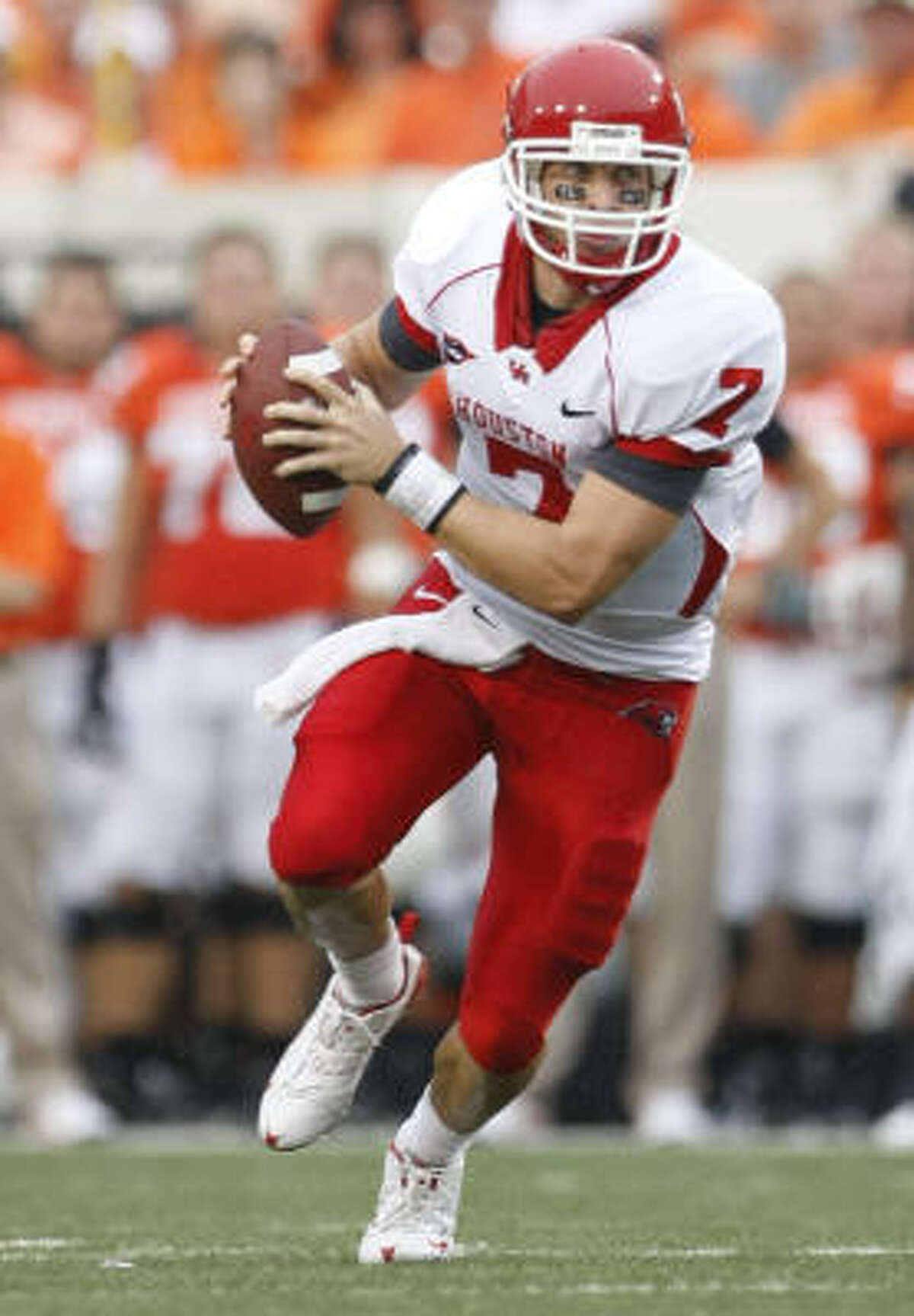 UH quarterback Case Keenum has drawn praise from all over the locker room and looks to lead the Cougars to a 3-0 start.
