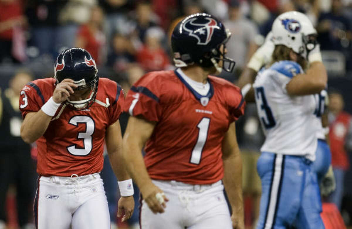 Texans kicker Kris Brown (3) reacts after he misses a field goal with one second left that would have put the game with the Titans into overtime.