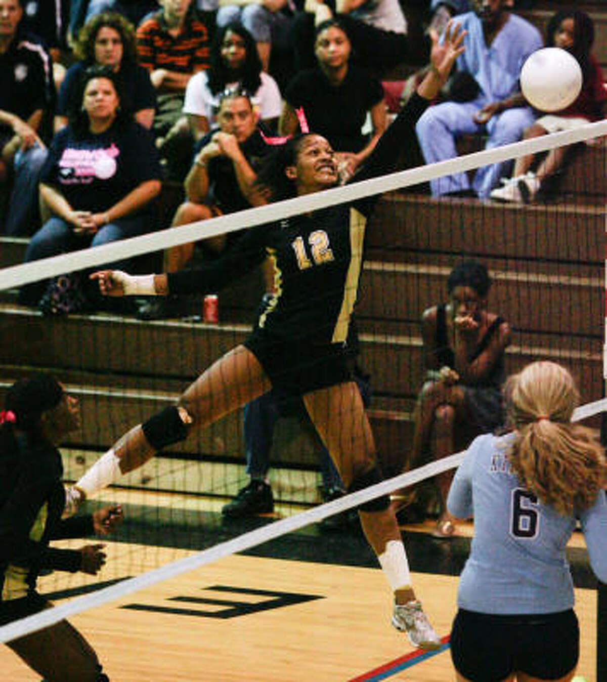 Kingwood volleyball crushes Eisenhower