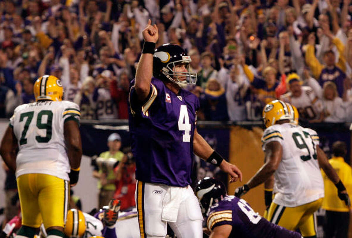 Quarterback Brett Favre 4# of the Minnesota Vikings celebrates