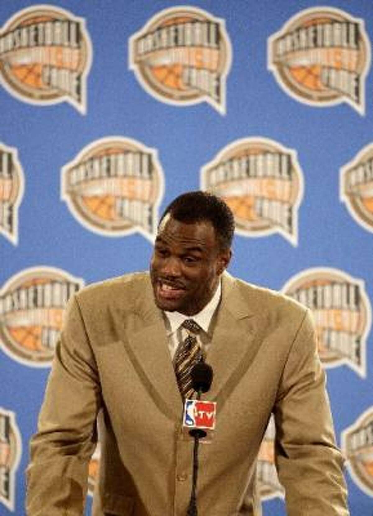David Robinson Robinson played 14 years in the NBA, all with the San Antonio Spurs. The rangy center averaged 21.1 points per game, 10.6 rebounds and 3 blocks a game for his career.