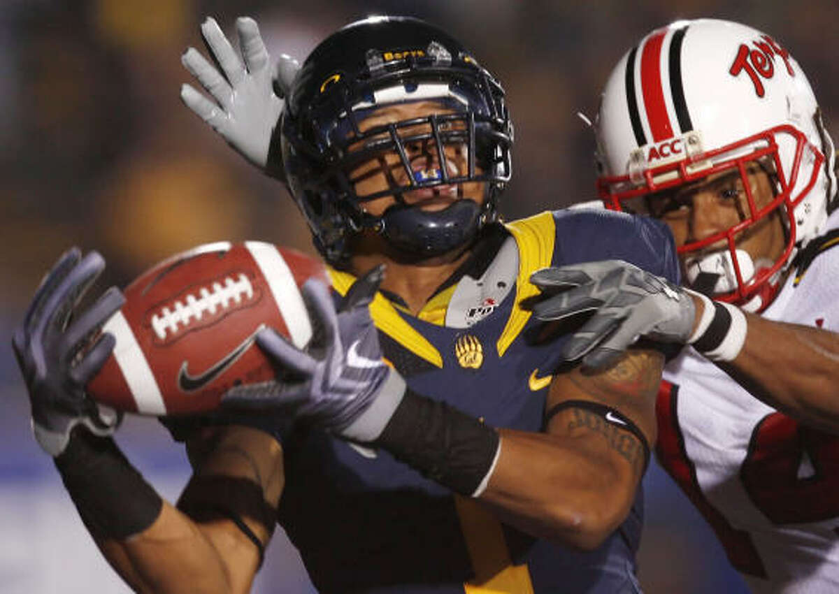 No. 12 California 52, Maryland 13 California wide receiver Marvin Jones catches a touchdown pass in front of Maryland defensive back Nolan Carroll.