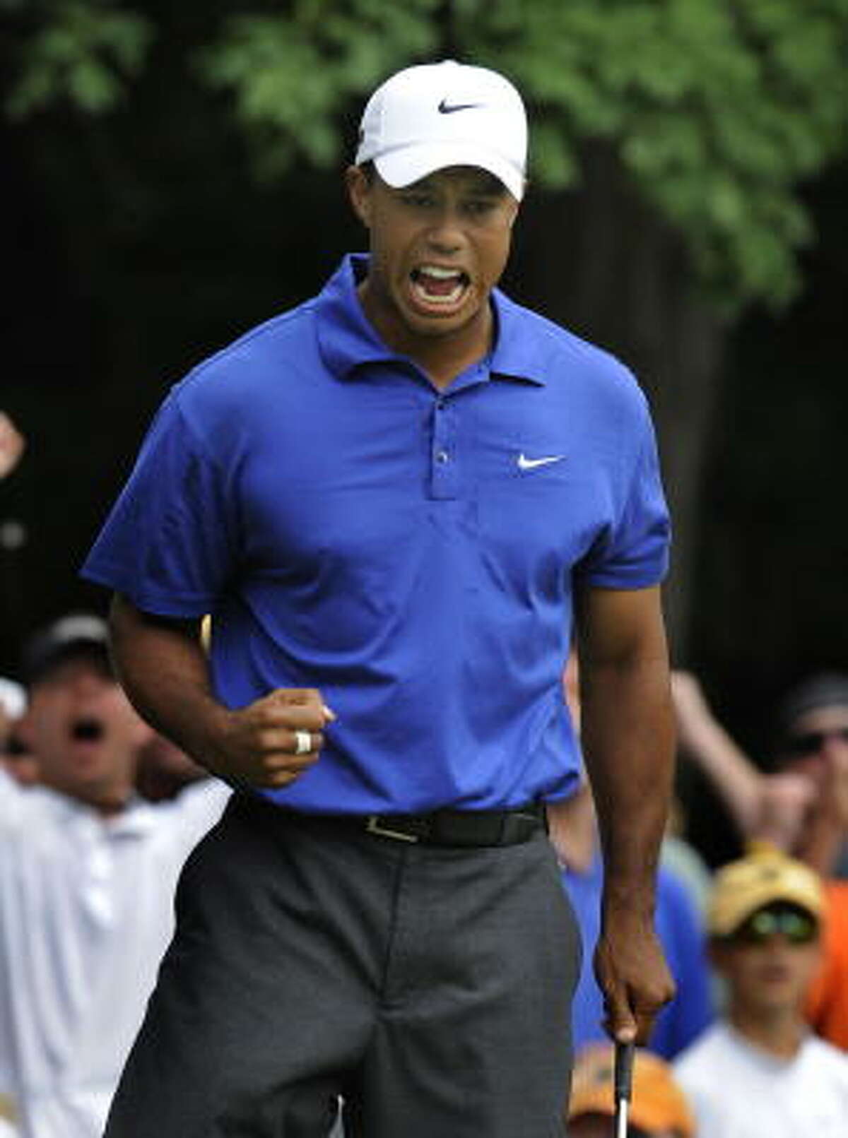 Tiger Woods shot a third-round 71 to take a two-shot lead into Sunday's play.