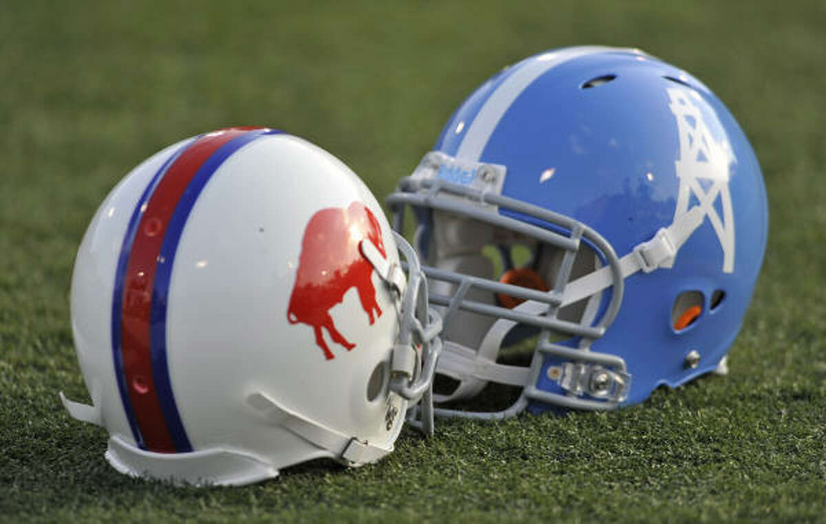 The Buffalo Bills and Tennessee Titans helmets lay on the ground before the Hall of Fame Game.
