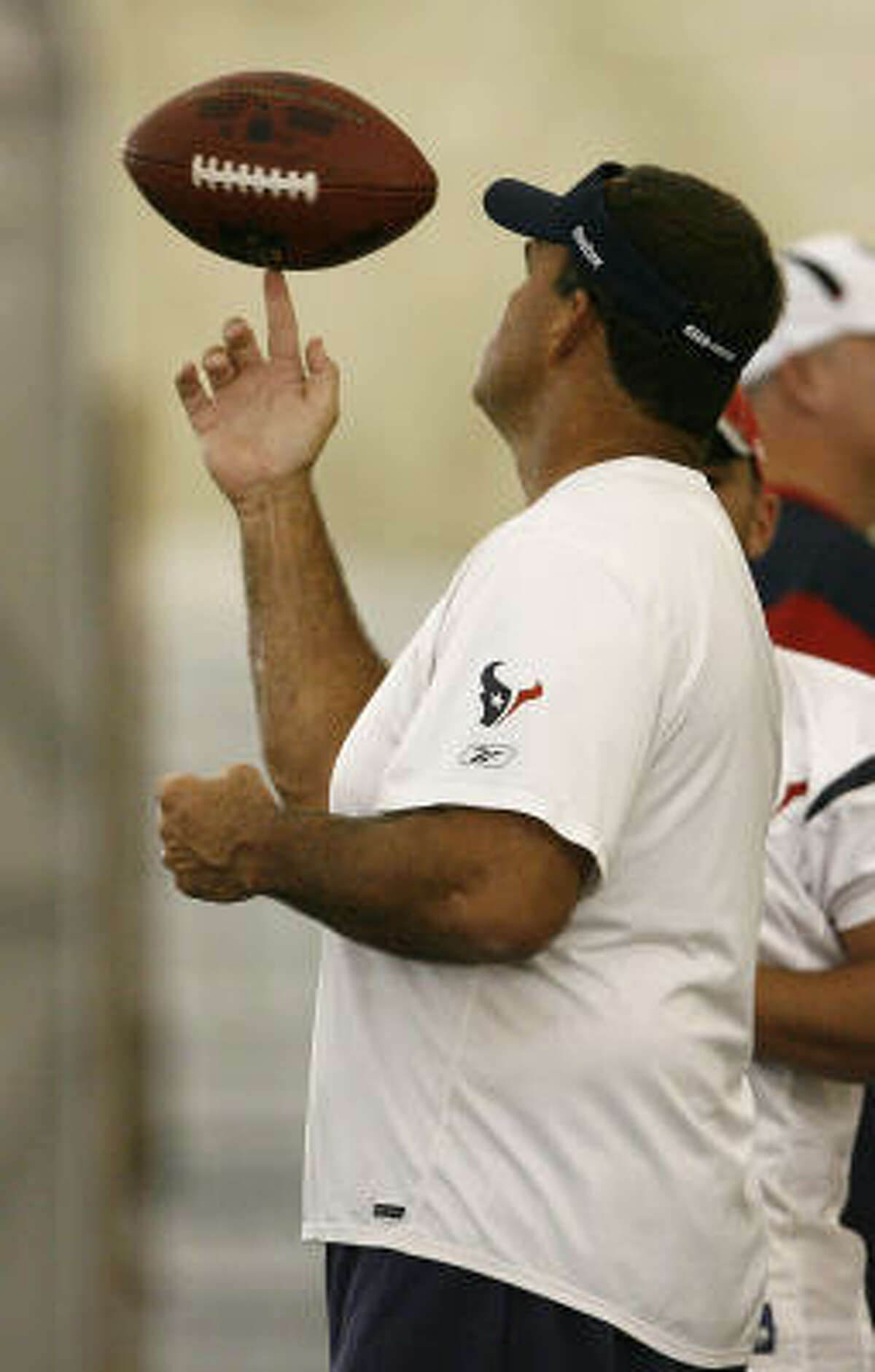 Bruce Matthews served as an offensive assistant for the Texans during the afternoon session of the team's training camp.