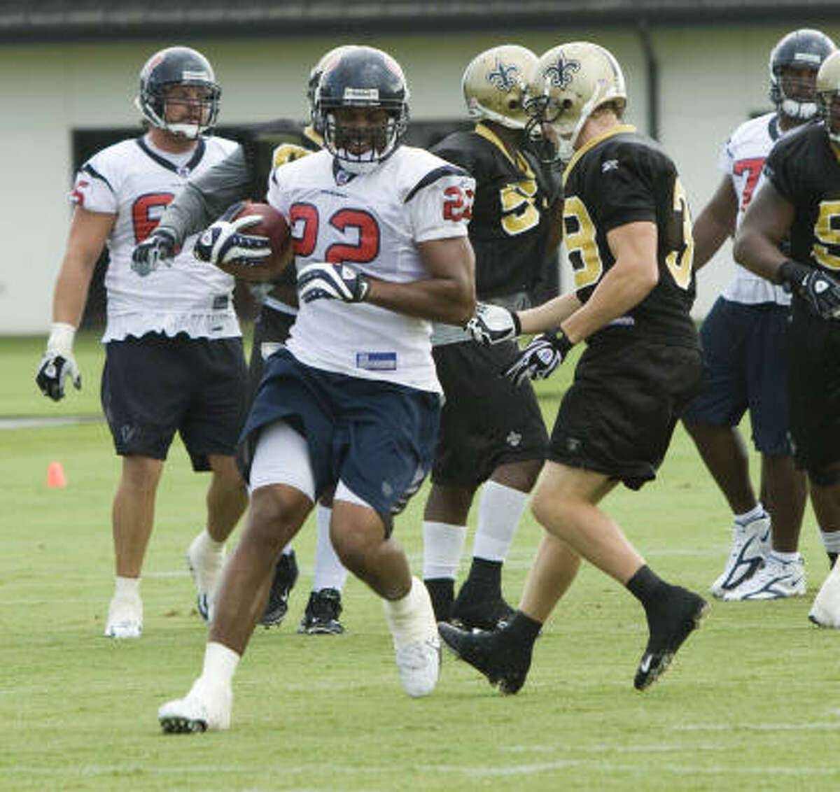 2. Who will back up Steve Slaton? After Slaton’s strong rookie campaign, there is no question going into the season who the starting running back will be for the Texans. Chris Brown (pictured) Ryan Moats, Jeremiah Johnson, Arian Foster and Clifton Dawson all want the chance to be his primary backup.