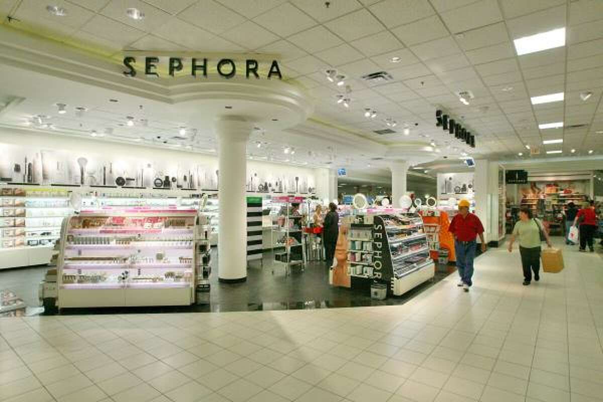 Sephora hosts free makeup classes for Houston's transgender community