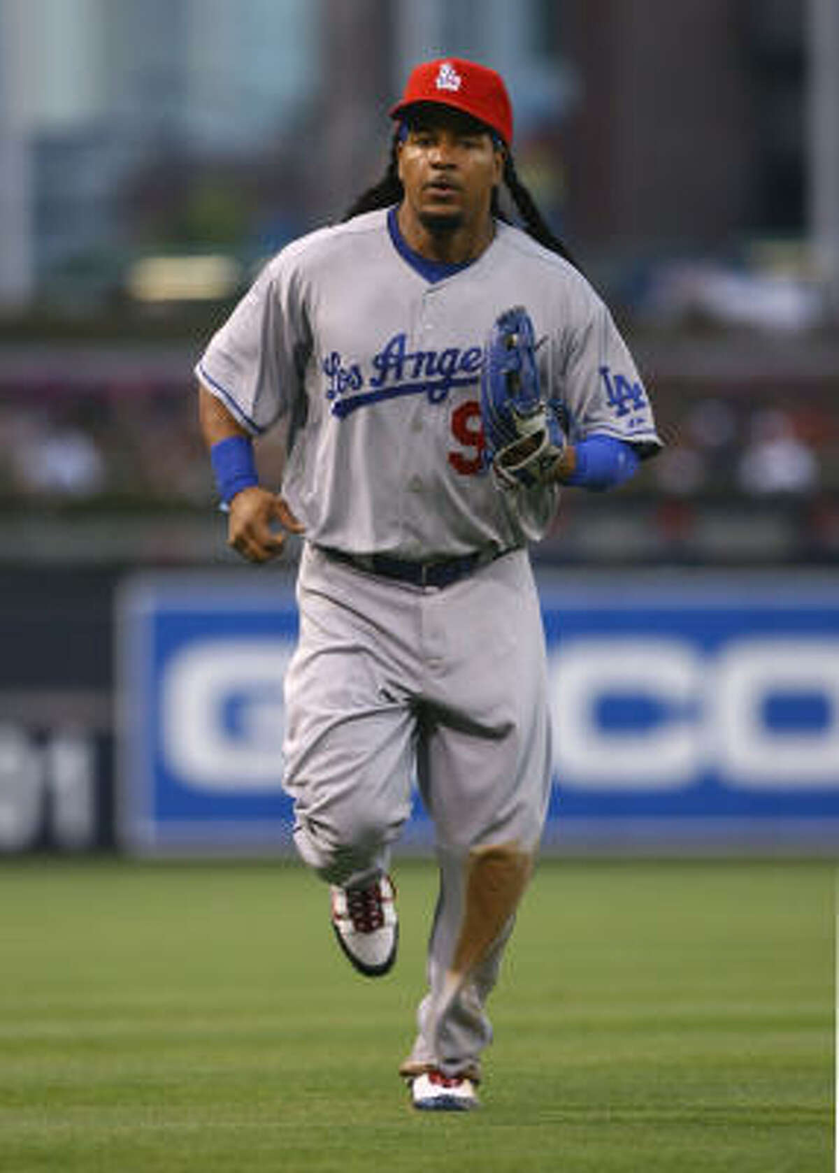 Dodgers' Manny Ramirez will return to cheers