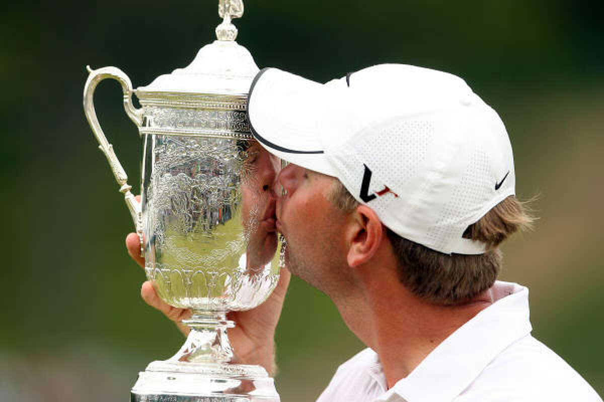 Lucas Glover kisses the winner's trophy after his two-stroke victory at the 109th U.S. Open.