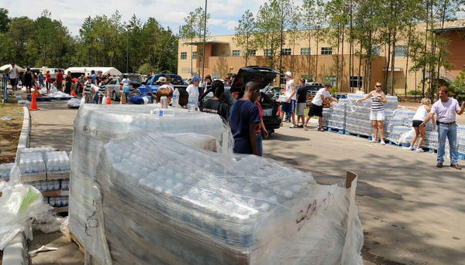 Volunteers line up at the Fellowship of The Woodlands Church POD, ready to hand out ice and water. Photo: David Hopper, For The Chronicle