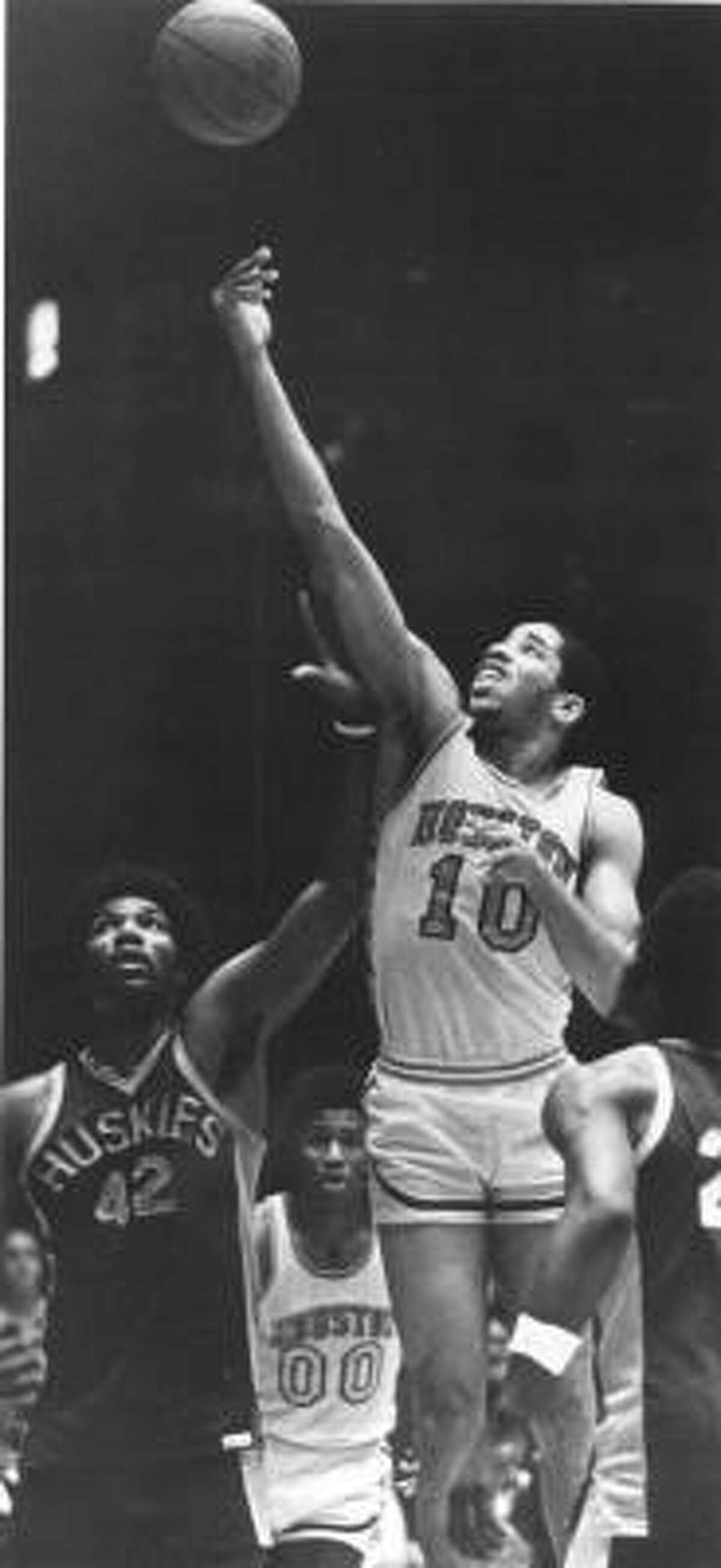 Otis Birdsong , guard. Era: 1973-77. The case for: One of the greatest pure shooters ever to play, the 6-4 Birdsong was a consensus All-America in 1977 and ranks second on the Cougars’ career scoring charts (2,832 points, 24.4 per game). As a senior, Birdsong became the only player in Southwest Conference history to average 30 points per game (30.1), the year he was named SWC Player of the Year.